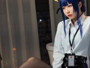 无影喵喵Ghost也太会拍了吧？NIKKE胜利女神布兰儿的美图让人想一探究竟。