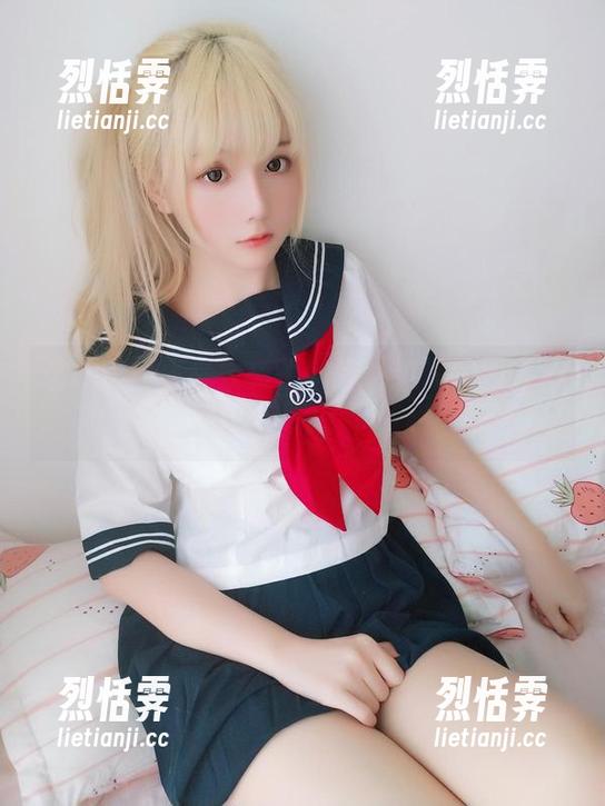 星之迟迟 这连衣裙真是太美了!星之迟迟的图集值得一看,别忘了下载哦!