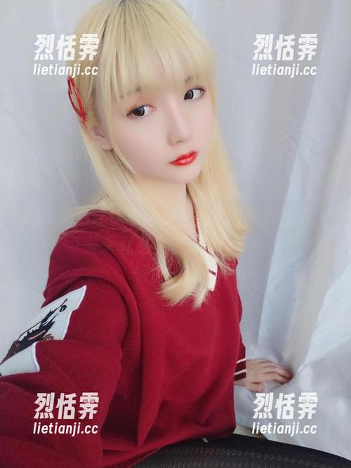 图库精选让你感受星之迟迟的炎热魅力，夏天真是个恋爱的季节！