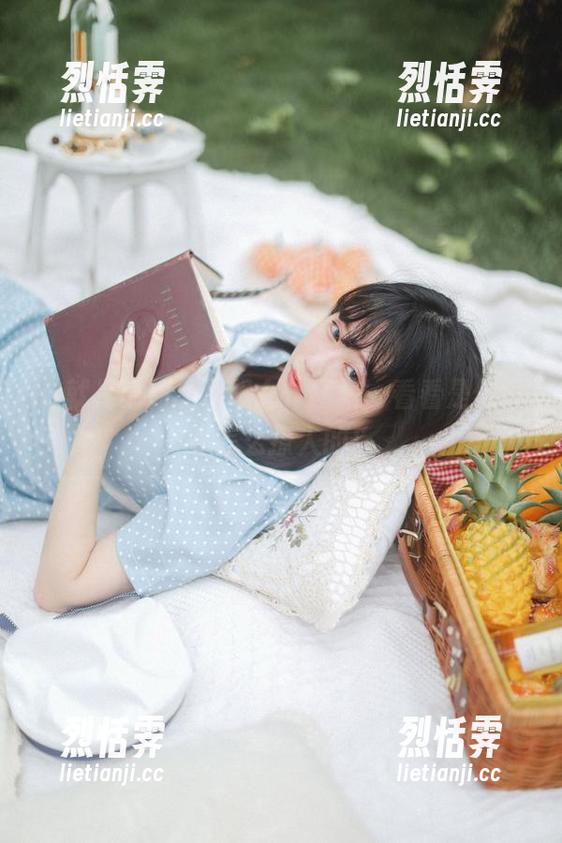 这就是最新的透明女仆图集，看看是依酱吖怎么撩人的！