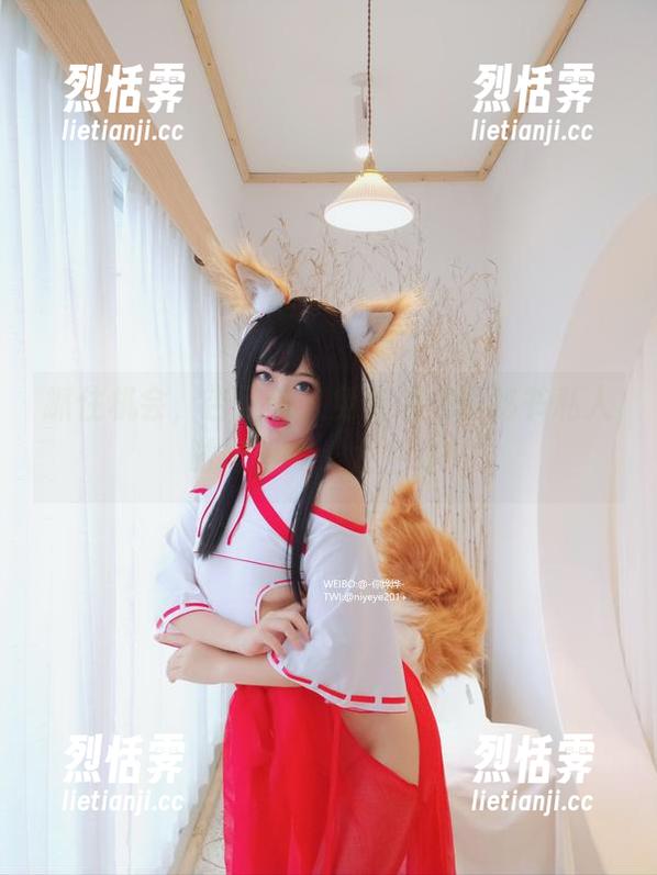 抓住机会，杏子夫人免费曝光的秘书私人时间照片，太生动！