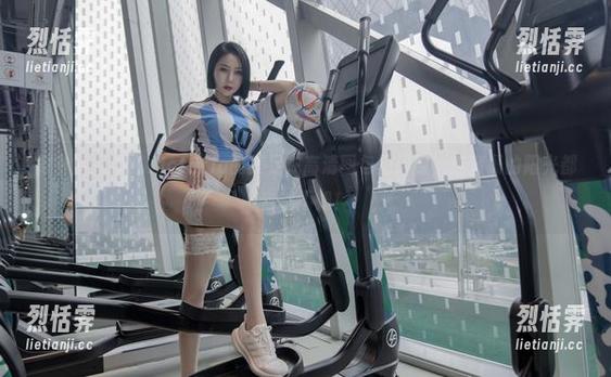 果儿Victoria 微密圈 - 果儿Victoria的美足在高清图包里闪耀,连清晨的阳光都自愧不如!