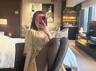 微密圈 – 这次果儿Victoria在酒店黑丝，也是个免费被围观的作品！想看吗？