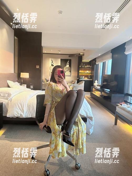 果儿Victoria 微密圈 - 这次果儿Victoria在酒店黑丝,也是个免费被围观的作品!想看吗?