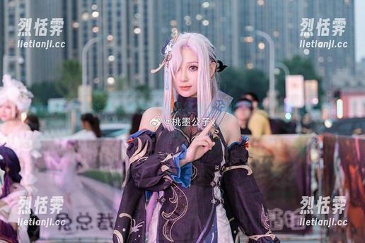 谁说小铃铛只能用来装饰？看看桃墨公子的写真，简直是美到冒泡！
