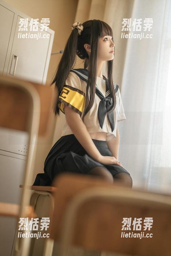 桃良阿宅 泳衣与桃良阿宅:一场视觉的清新泳池派对,快来加入!