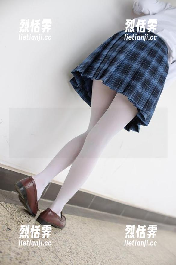 森萝财团-小奶糕Milky 森萝财团 - 小奶糕Milky的原图“有料01”合集,十足的甜蜜与诱惑,真是不想眨眼!