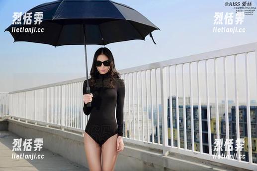 爱丝-佳慧 爱丝 - 一张图两种感觉:佳慧的皮衣,更新了你的审美!