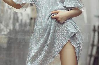 爱尤物 – 高清刘瑾希泳衣图集——泳池边的风景，竟能让人想起夏天的味道？