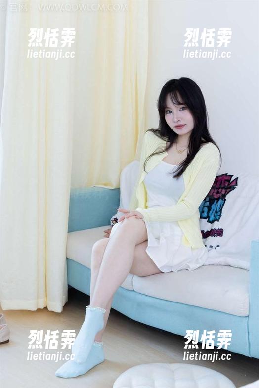 物恋传媒-嘟嘟 物恋传媒 - 嘟嘟女仆图集:分享她矜持又不失调皮的模样,感觉这份气质总是若即若离。
