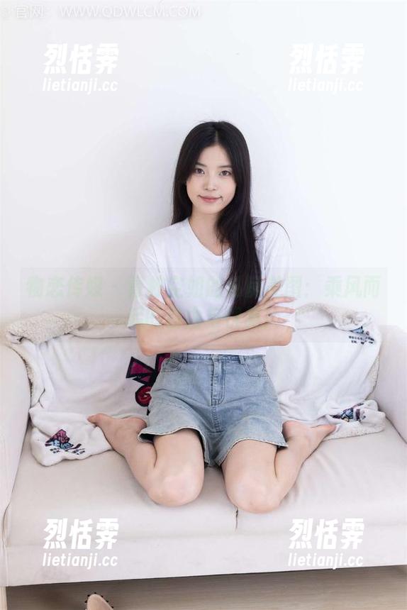 物恋传媒 - 青柠空姐的私房美图：乘风而起的自由与优雅！