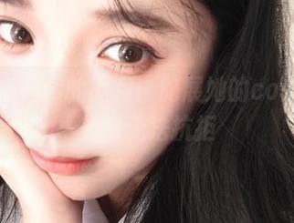 特软儿Sona的腥月：施展她的cos魔法，美图无法抗拒