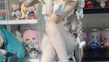 看白栎Shirly如何用藤田琴音的打歌服在图库中演绎偶像的另一面