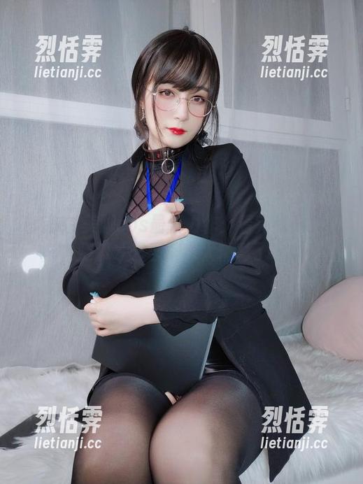 白银81 白银81美脚cos最新力作:看完我只想说,腿部才艺表演也太精彩了吧!