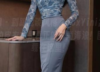 秀人网 – 别跟我谈风格，FoxYini孟狐狸和她的皮衣才是真正的时尚海浪！图包下载在这里！