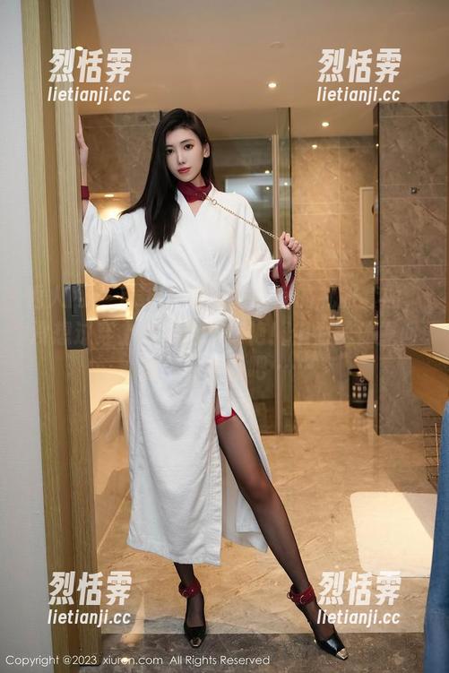 秀人网-Olivia童安琪 秀人网 - 下载Olivia童安琪的礼服套图,没想过穿上去会这么惊艳!但为了体重问题,先放着吧……