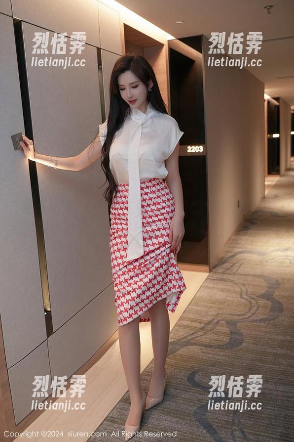 秀人网 - 人气博主养乐多DoDo的死库水写真，快来网盘里嗨翻天！