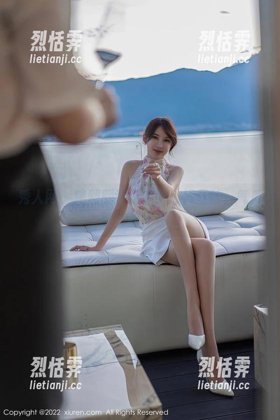 秀人网 - 唐翩翩专属定制：裤里丝，气质与优雅并存！