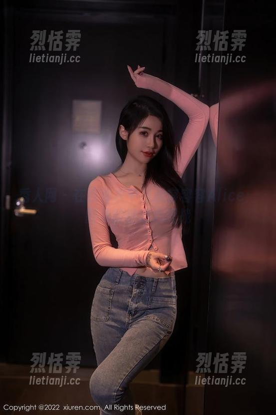 秀人网 - 在连体衣中寻找容容容Alice：图集的魅惑心理战