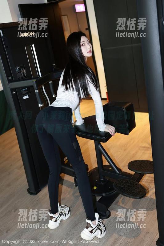 秀人网 - 小茉莉jasmine校园定制秀：让你了解原来学习也能这么美！