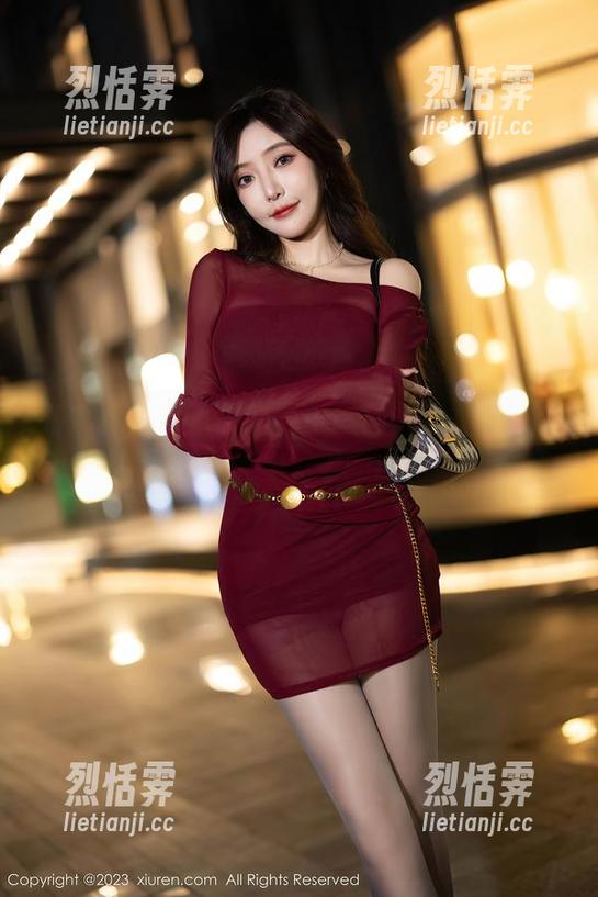 秀人网-是小逗逗 秀人网 - 写真里的是小逗逗:毛衣,轻轻围绕,像是无形的拥抱。
