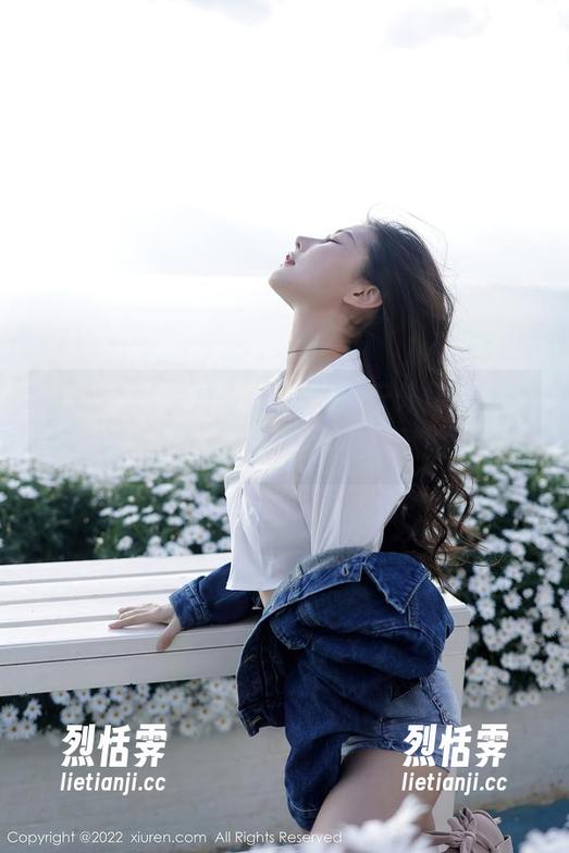 秀人网-果儿celia 秀人网 - 果儿celia最新的户外作品集,更新得这么好,让我心里默默酸了。