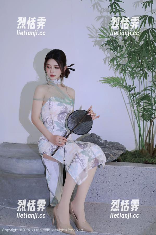 秀人网 - 在线偷瞧！程程程学妹，原图的那种轻描淡写的魅力，真是心头好。