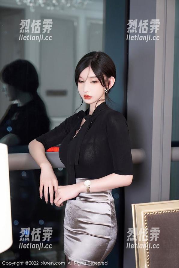 秀人网 - 绮里嘉Carina在线，眼镜作品生动诠释了‘幽默感’的灵魂！