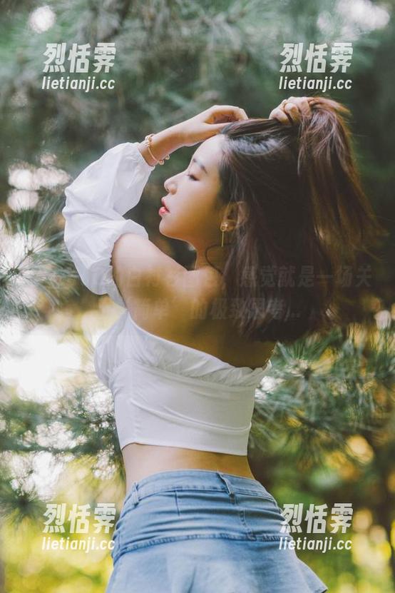 穆零Mu0的白衬衫图包，感觉就是一场关于‘简单’的极致思考...