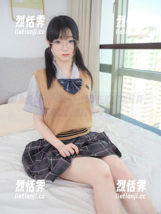 紧急企划-小恩 紧急企划 - 小恩——优等生的定制写真,简直让人想打包带走!