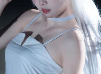 纸悦Etsu_ko的写真世界：今天的天使变身，究竟又会让人惊艳到什么程度？