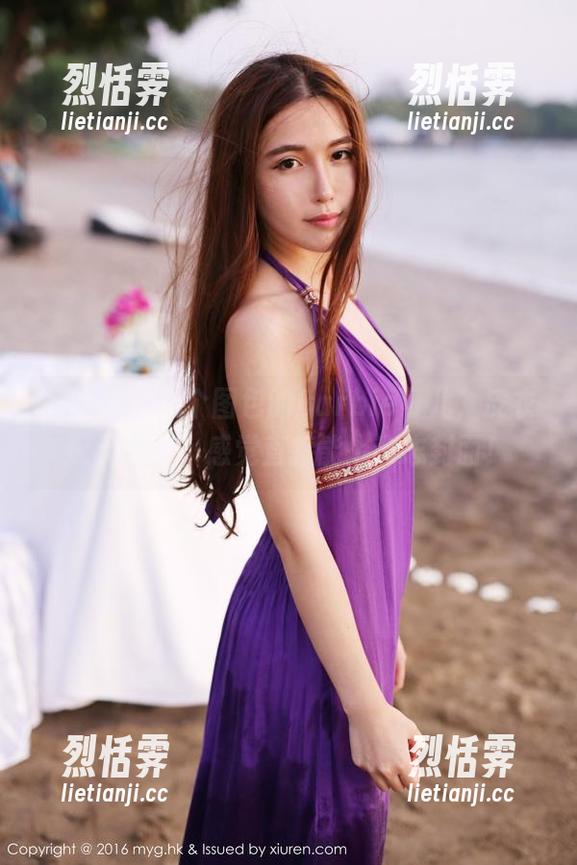 美媛馆 - 这个图包的Barbie可儿，皮衣配无圣光，感觉直接能上杂志封面！
