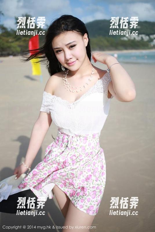 美媛馆 - 独家爆料：Manuela玛鲁娜双马尾私拍合集，果然甜到冒泡！