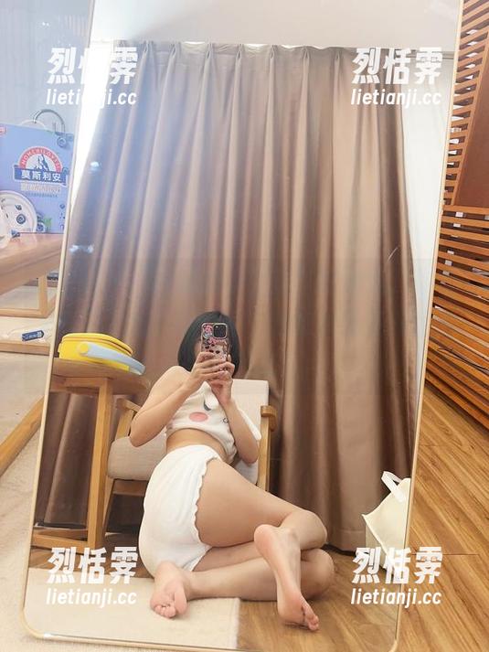 胜利的小生活 微密圈 - “胜利的小生活”写真集,你以为我只是想下载?不,我想看看更深层的学妹状态!