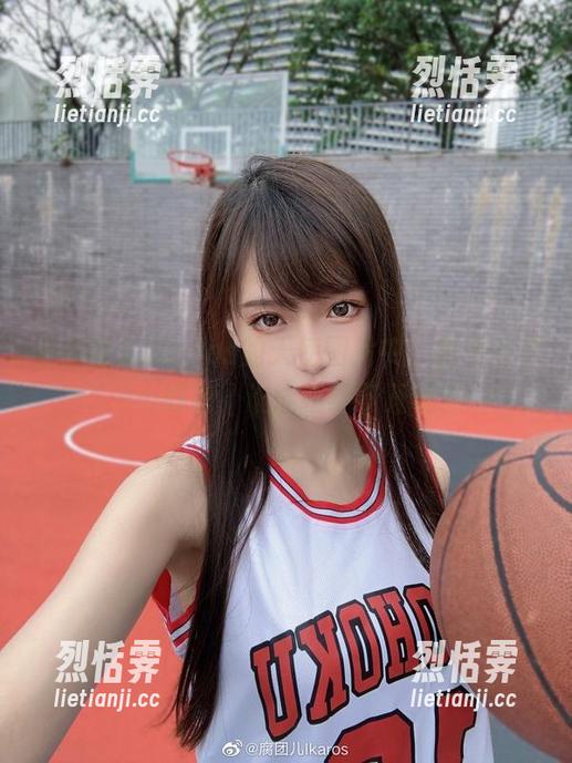 在腐团儿Ikaros的天使图片中，我看到了……好吧，谁能拒绝下载呢？