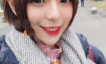舞小喵短裙里的猫咪灵魂：cos图包，带点调皮与无限遐想！