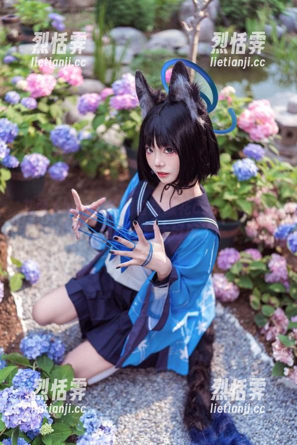 艾西Aiwest的初音粉蝶花cos，毫不夸张，这一分享太好玩了！