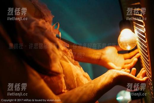 蜜桃社 - 许思铭吊带写真集，你准备好在下载后面对自己的小心思了吗？