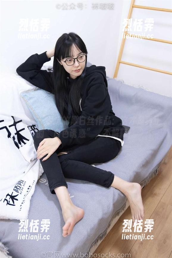 袜啵啵-小沫 袜啵啵 - 小沫的厚白丝作品:这才是真正的“白色诱惑”,不解释!