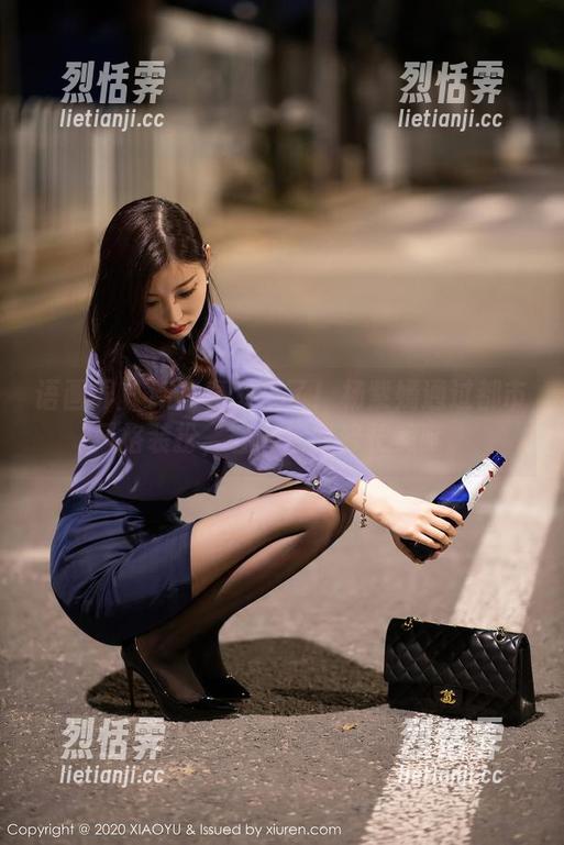 语画界 - 新写真又来了！杨紫嫣通过都市风格装扮，轻松驾驭修长美腿。