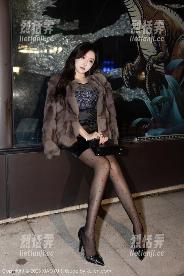 语画界-杨紫嫣 语画界 - 一键下载杨紫嫣女王的高清写真,开启你的‘公主梦’之旅!