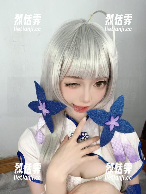 趴趴捣蛋陌说：‘我穿白裙，你们看图片！’这资源就像她的幽默，来得轻松又自然。