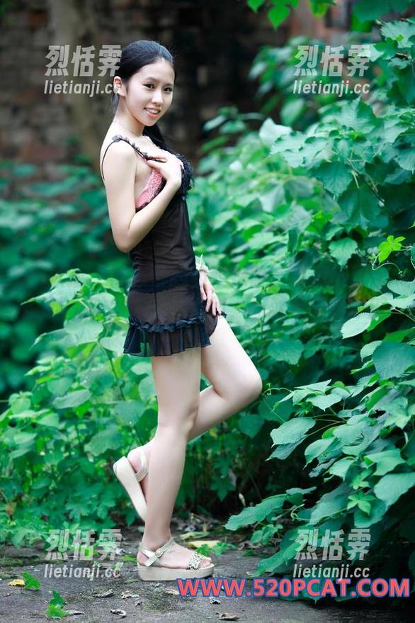 轰趴猫 - 陈雅漫的豹纹探险：高清美图带你踏上时尚之旅，别问，问就是眼睛不够！