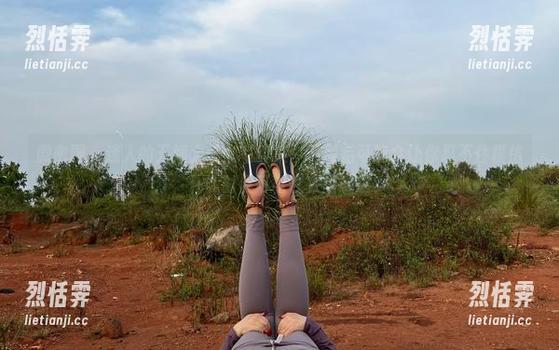 微密圈 - 迷人的五姨太瑜伽写真集：下载后可能会让你忍不住模仿，什么时候可以在家里试试？