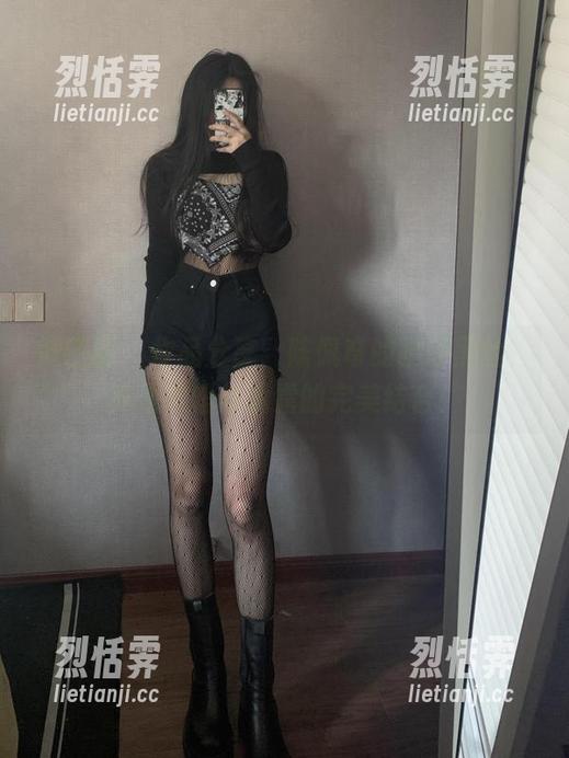 陈佩奇 微密圈 - 作品分享:陈佩奇的腿环黑丝,真是火焰与冰霜的完美结合!