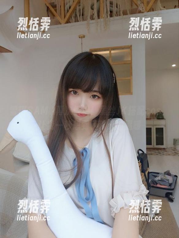 雪琪SAMA 雪琪SAMA再次惊艳!黑丝JK搭配cos,让我一秒想到了秋天的温暖