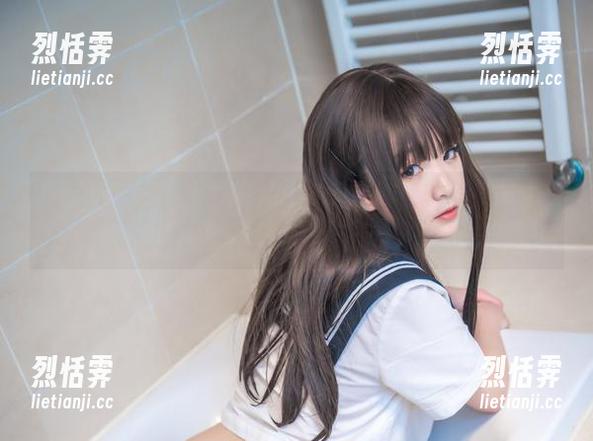 青水百合子 当青水百合子穿上内衣自拍,原图倒是让我想起了某种魔法!魔法是啥,呃......好看呗!