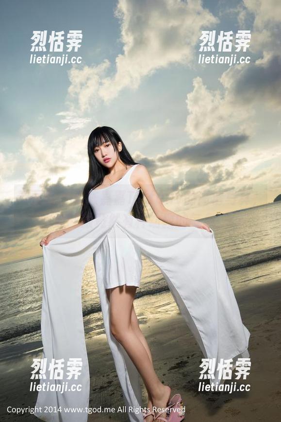 青豆客 - 看陈嘉嘉Tiffany的高清写真，空姐制服竟然有种幼教的气息……