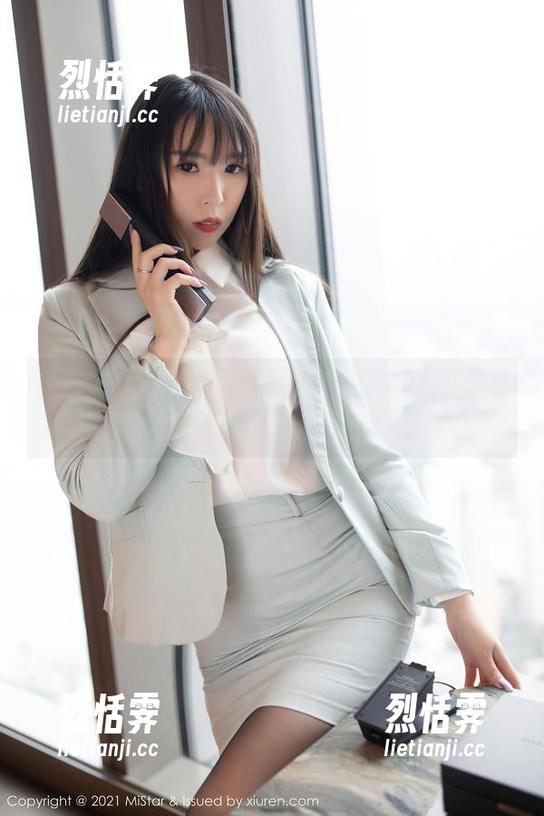 魅妍社 - 每个眼镜下都藏着故事：陈雅漫VICKY的图集带来不一样的精选体验！