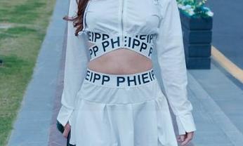 魔镜街拍：被这包臀裙与肉丝的美少妇全套图集圈粉，简直是心动的感觉！